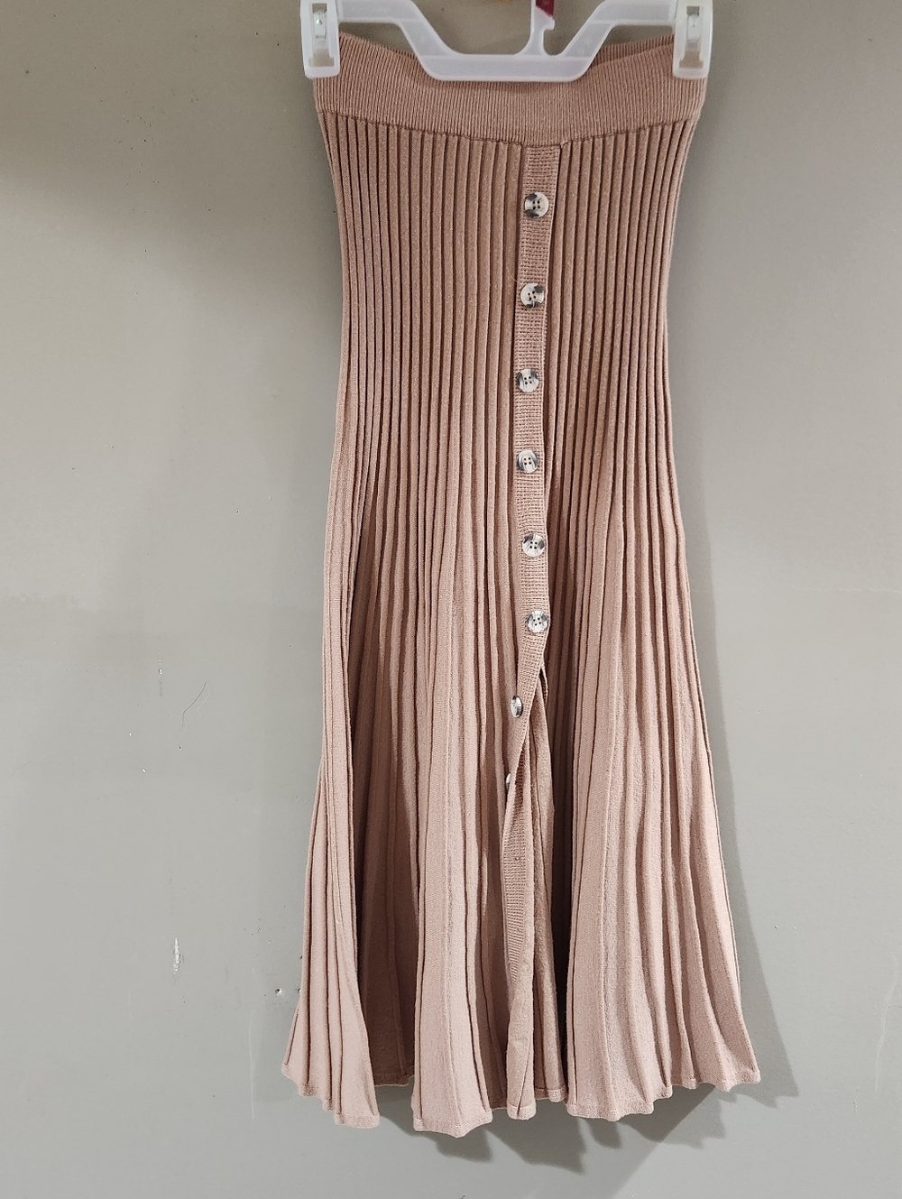 Bardot Size XS Pleated Skirt Buttons Midi Buttons Slit Ribbed Tan